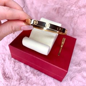 ✨ Gold Bracelet & Cartier Jewelery Cleaning box